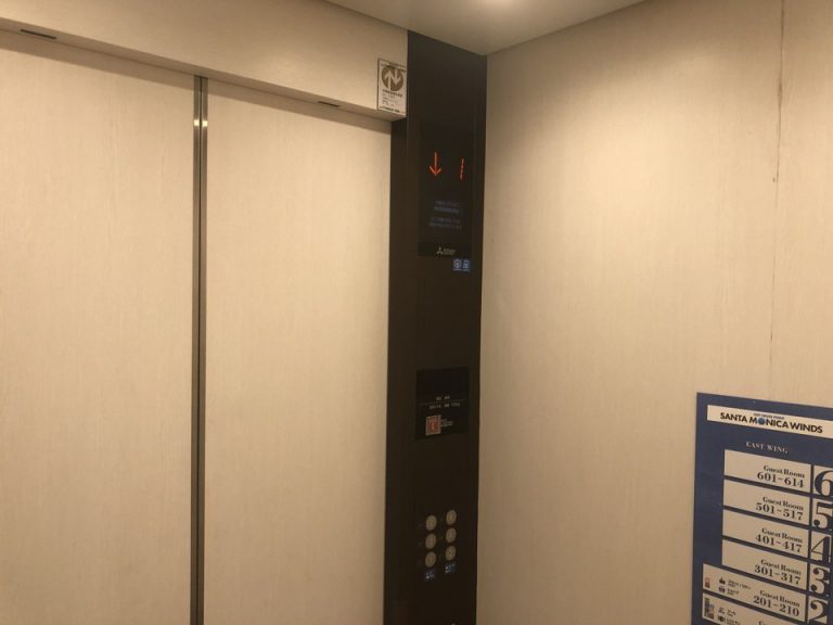 エレベーター内観