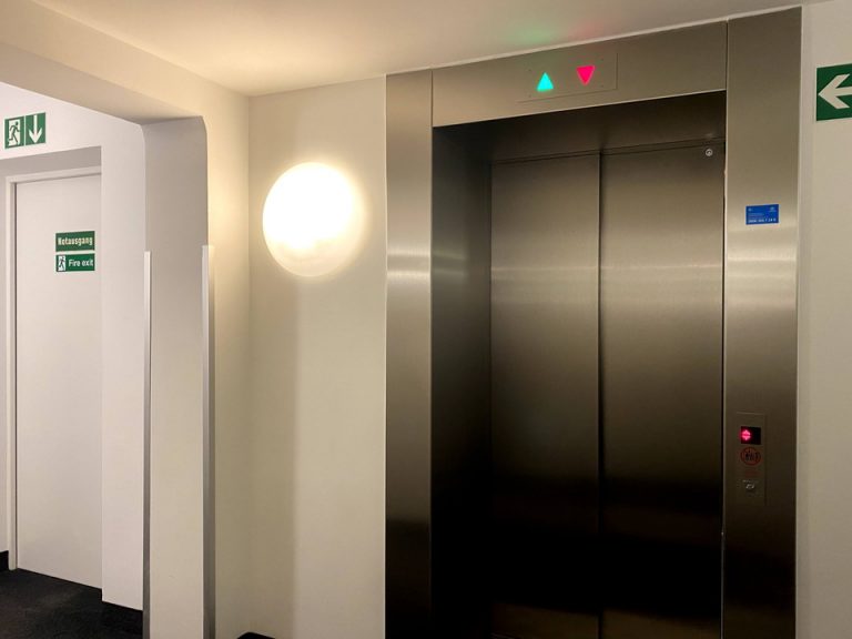 エレベータホールフロント階&客室階4