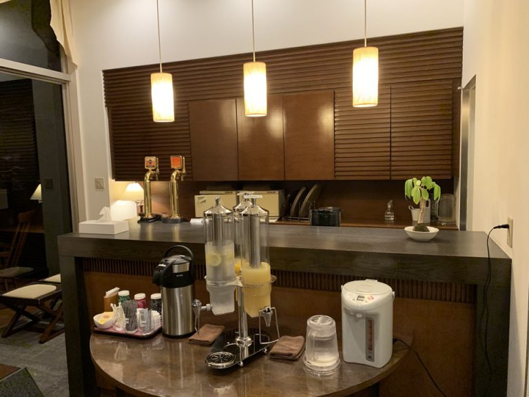 エントランス横のドリンクバー