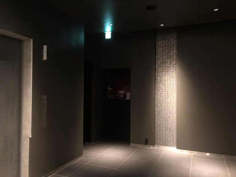 フロント横エレベーターフロア