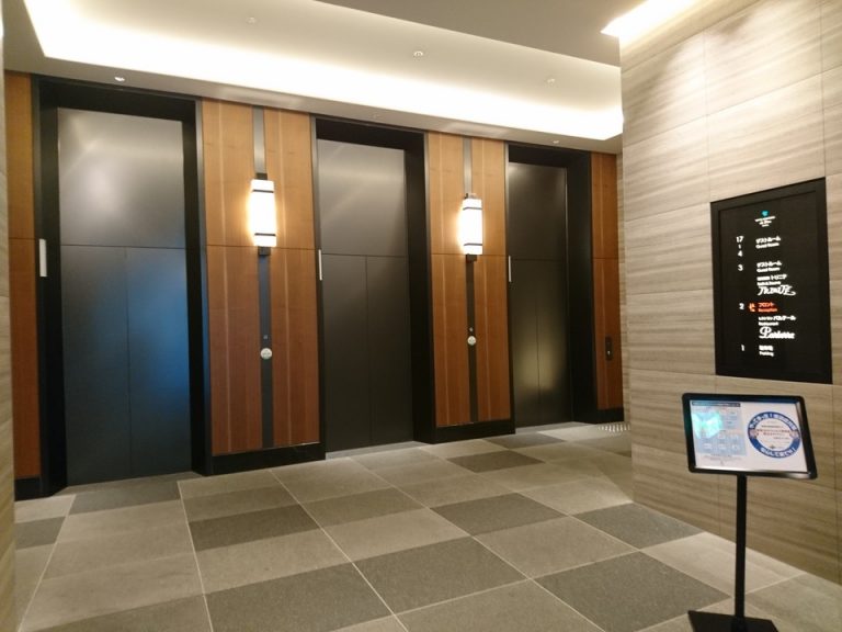 1階エントランスエレベーター