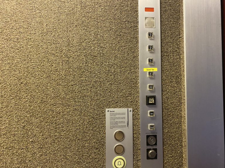 エレベーター階数ボタン2