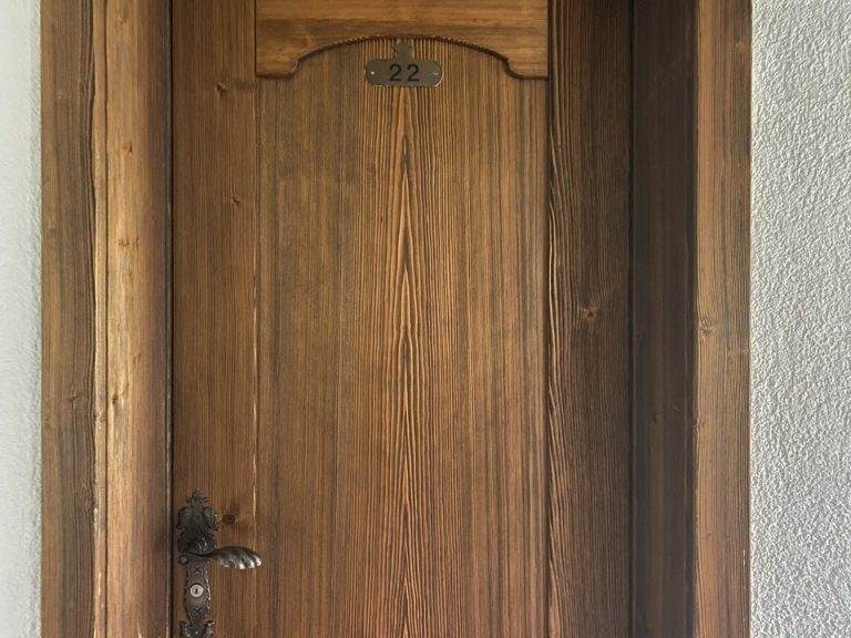 客室入口外観ドア