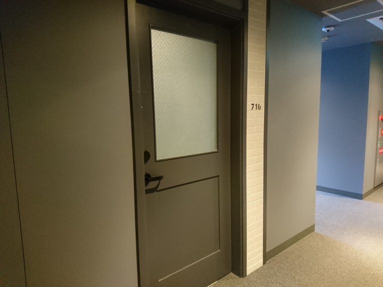 客室入口外観ドア