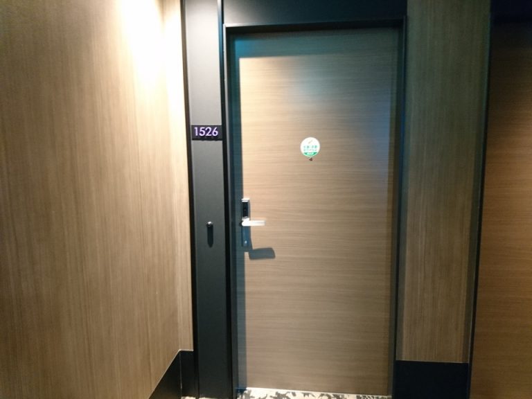 客室入口外観ドア