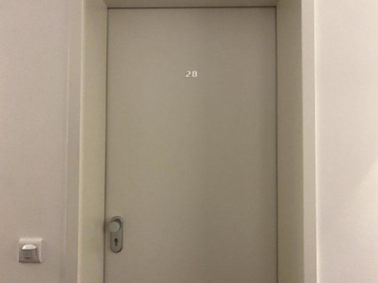 客室入口外観ドア