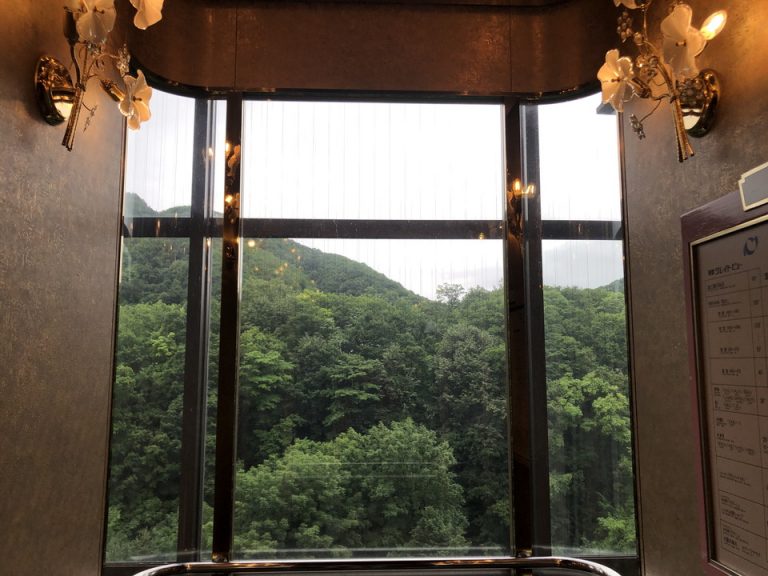 エレベーター内からの景色