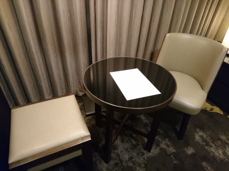 デスクとチェア