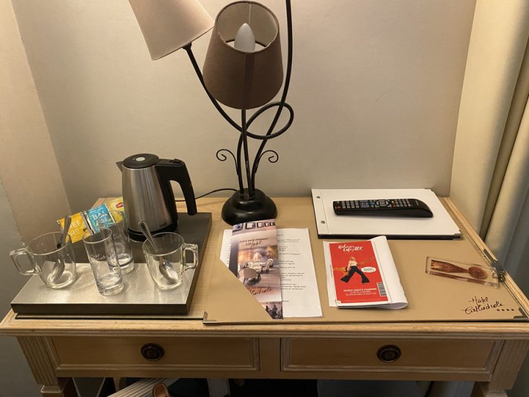 デスク&カフェコーナー2