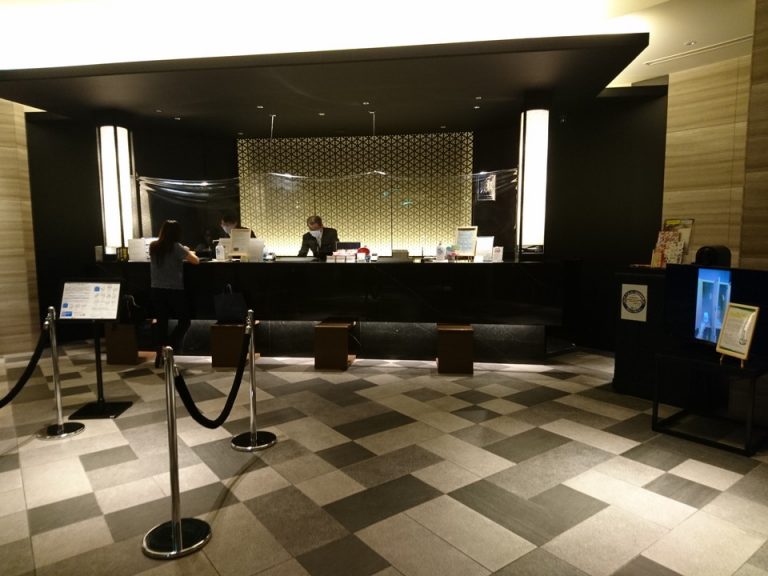 フロントカウンター