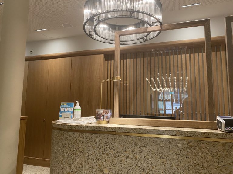 フロントカウンター