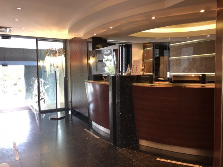 フロントカウンター