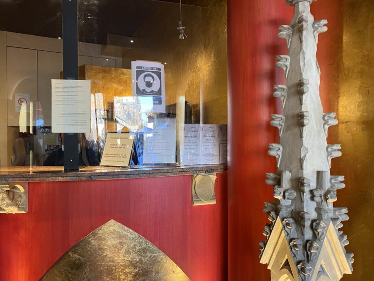 フロントカウンター