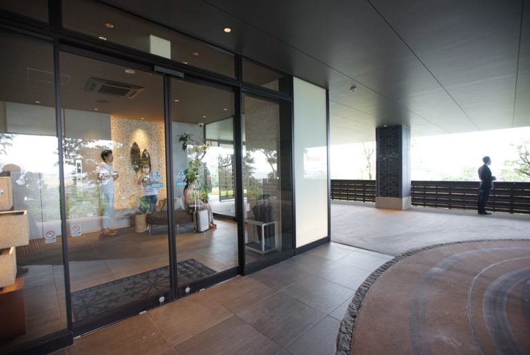 エントランスの外観