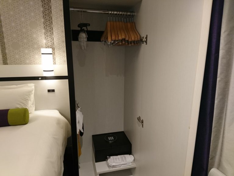 クローゼット外観(開けた状態)