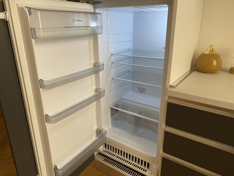 冷蔵庫(開けた状態)