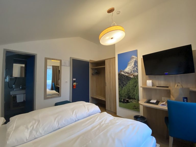 客室全体(入口方向)2