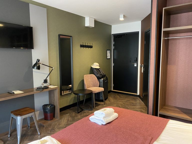 客室全体(入口方向)2