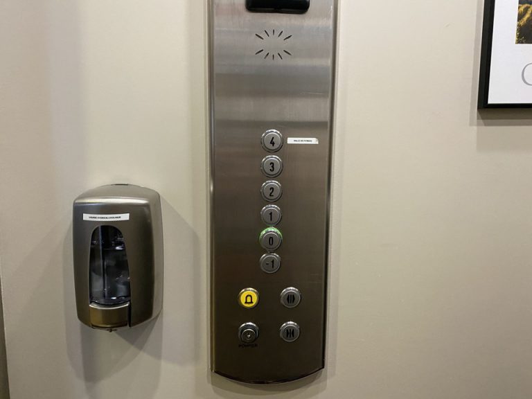 エレベーター階数ボタン1