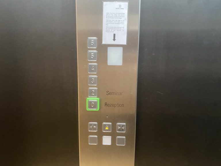 エレベーター階数ボタン1