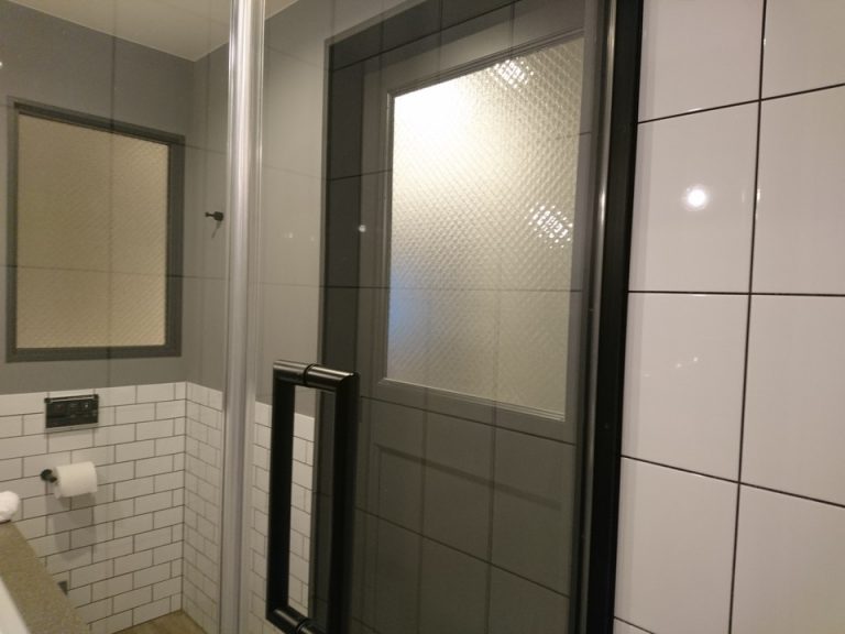 シャワールームから入口方向