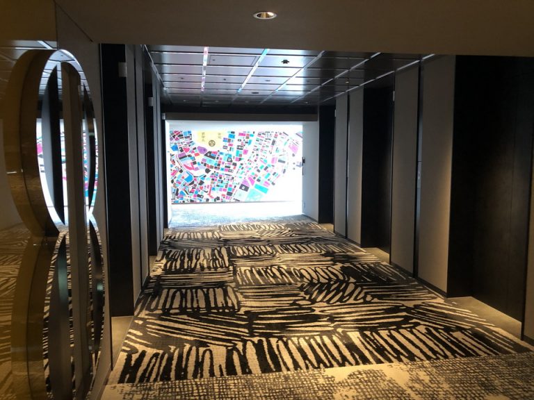 客室階エレベーターホール 8F(2)