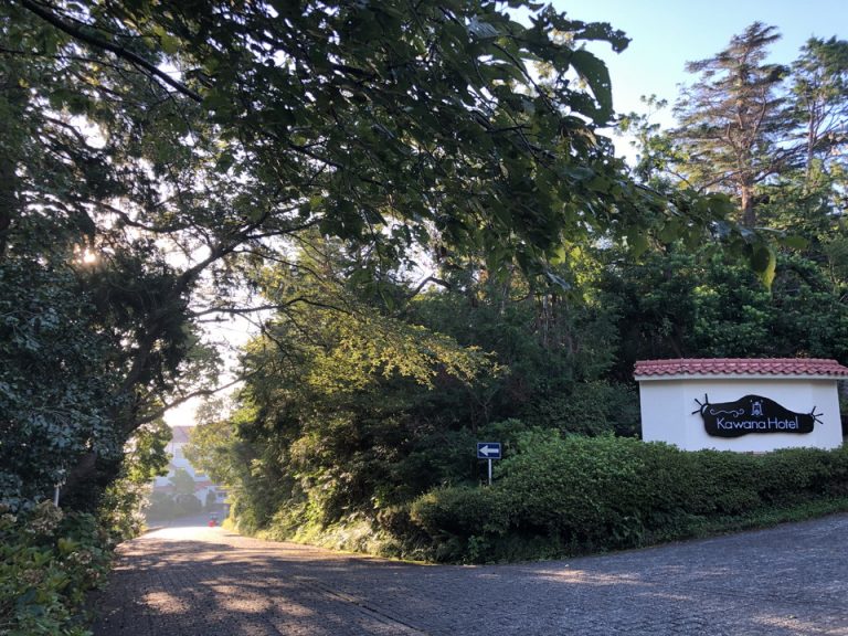 ホテル看板 ホテル方向