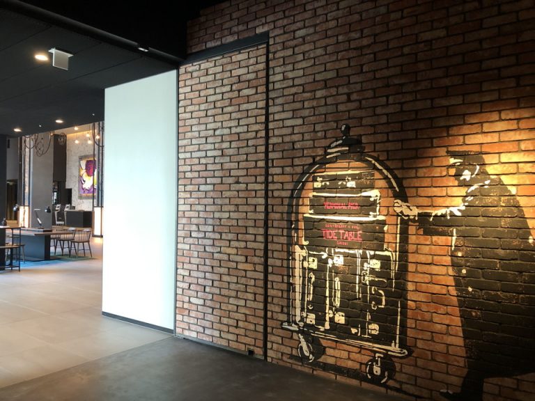 潮見駅から来た場合一番近いエントランスから入ってフロント・ロビーへ