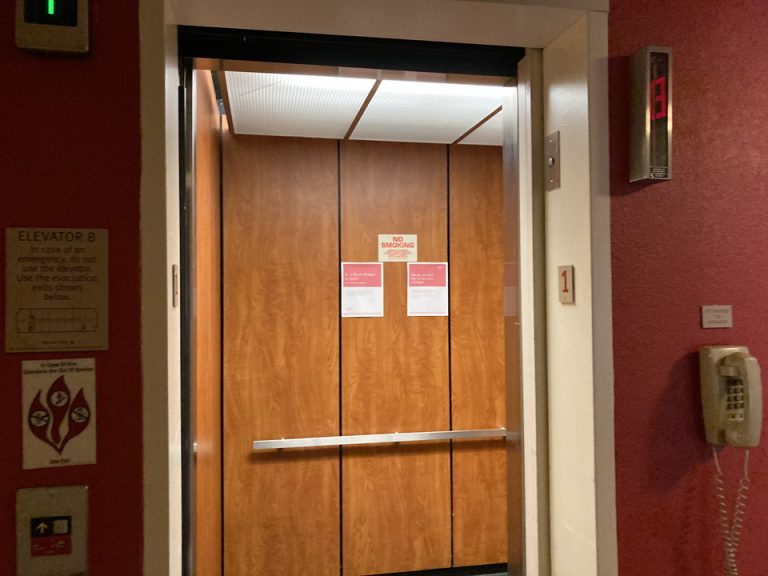 ホテル内サブのエレベーター