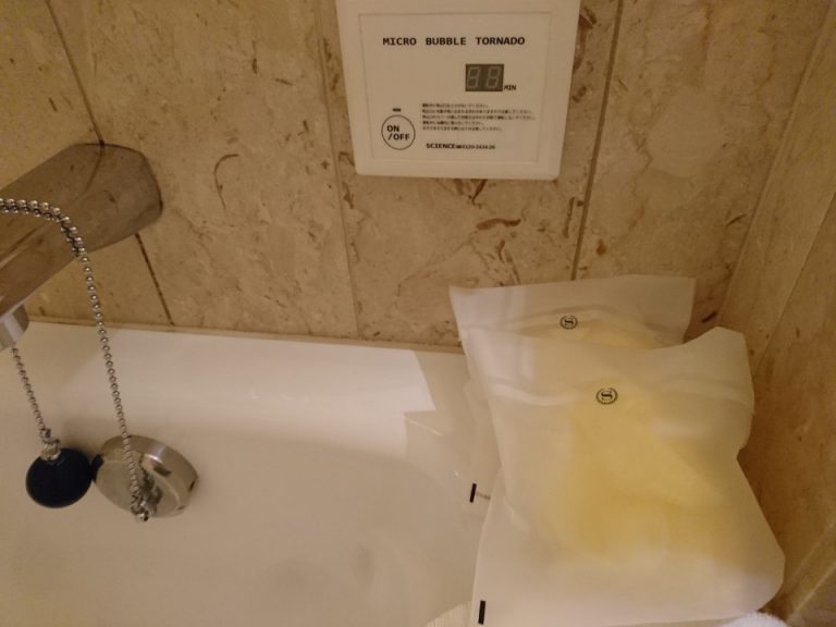 マイクロバブルトルネードボタンとウォッシュスポンジ