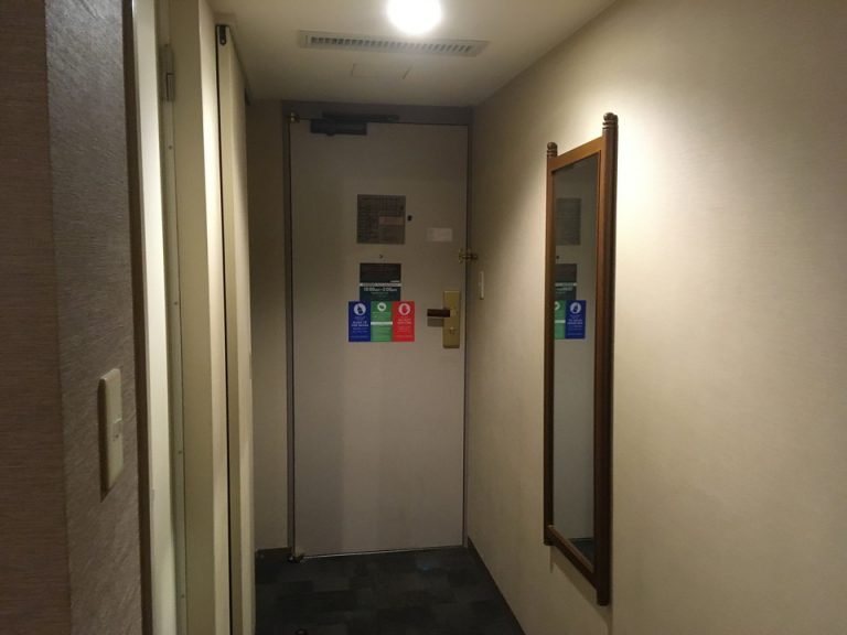 室内はカードキーの使用する場所はない