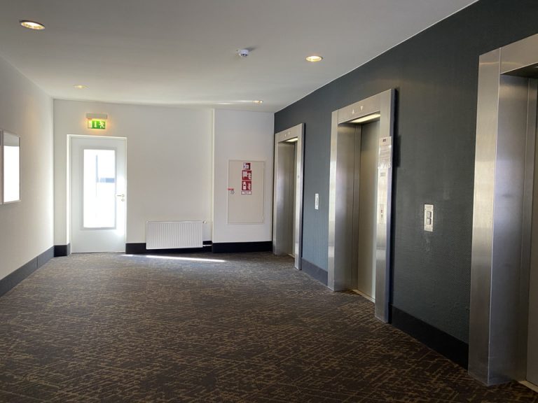 エレベーターホール客室階3