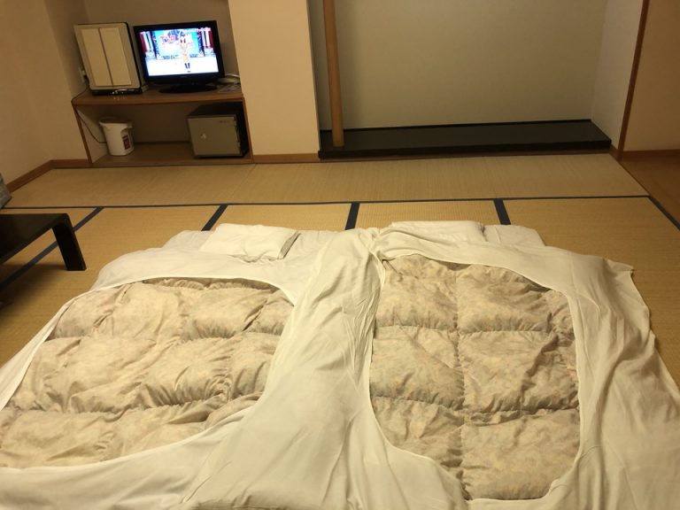 布団方向からTV