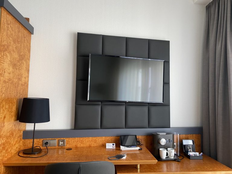 ベッドからTV方向2