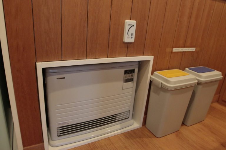 2F暖房器具、床暖房リモコン