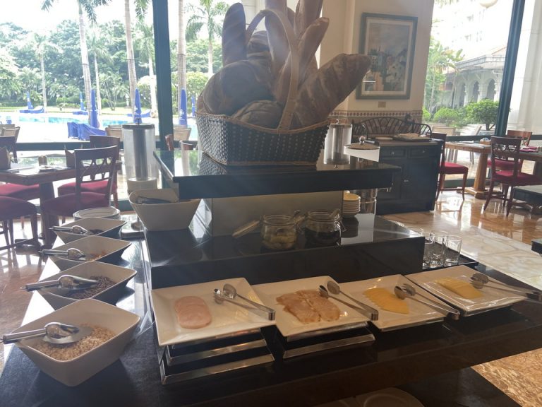 朝食会場 ハム
