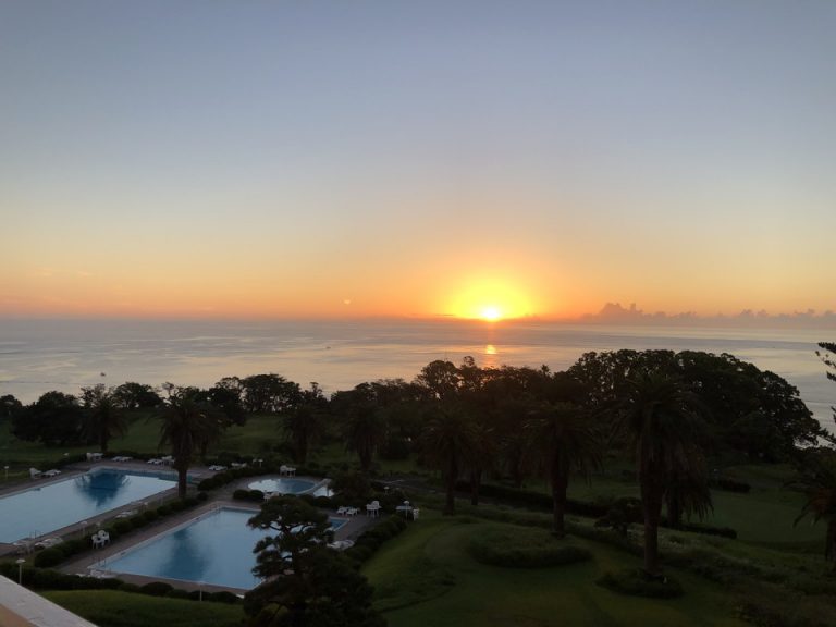 窓からの眺望 日の出(1)