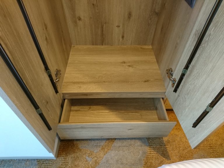 クローゼット下開けた状態)