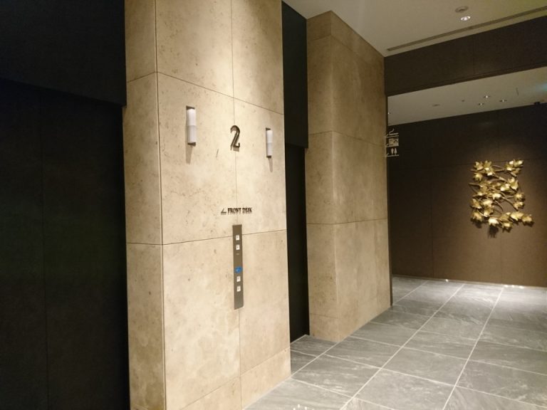 2階フロント階エレベーターホール