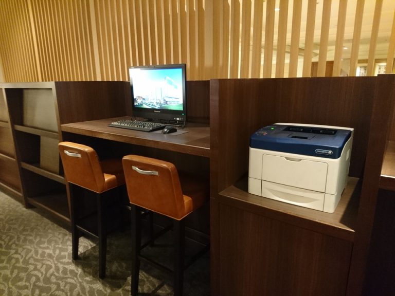 ロビー階ビジネスセンターのインターネットコーナー