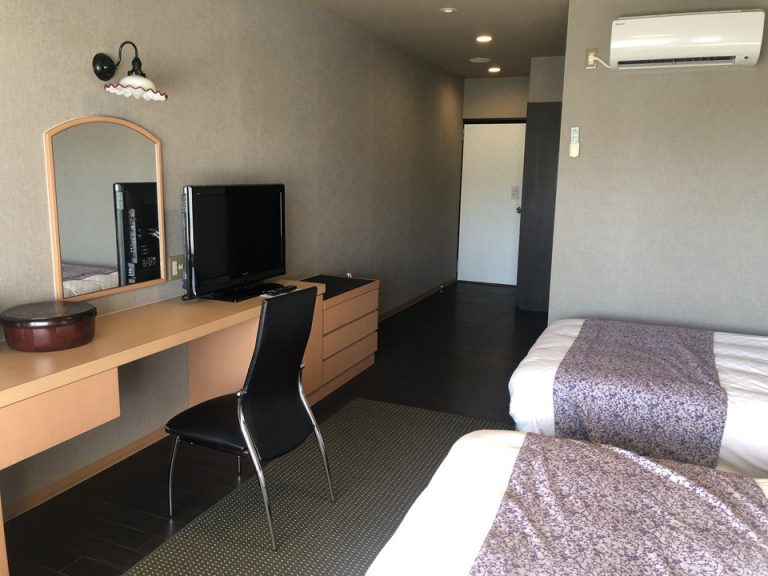 客室全体入り口方向