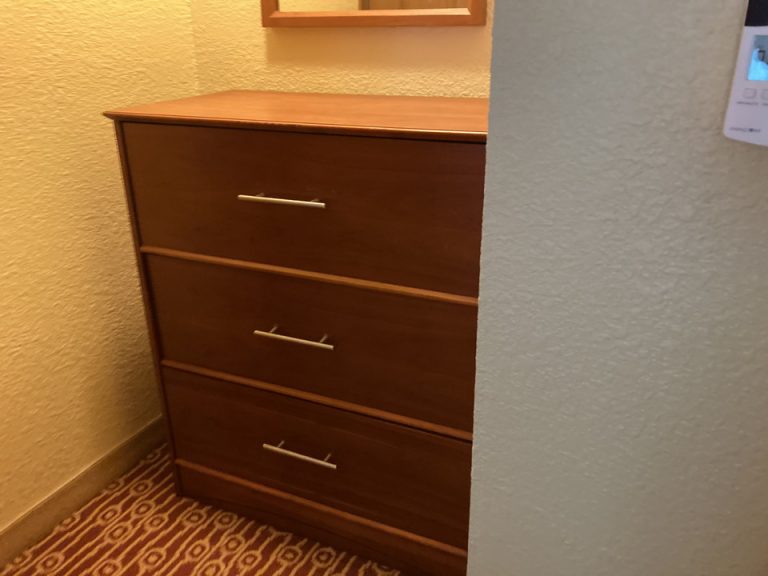 ベッドルーム収納チェスト