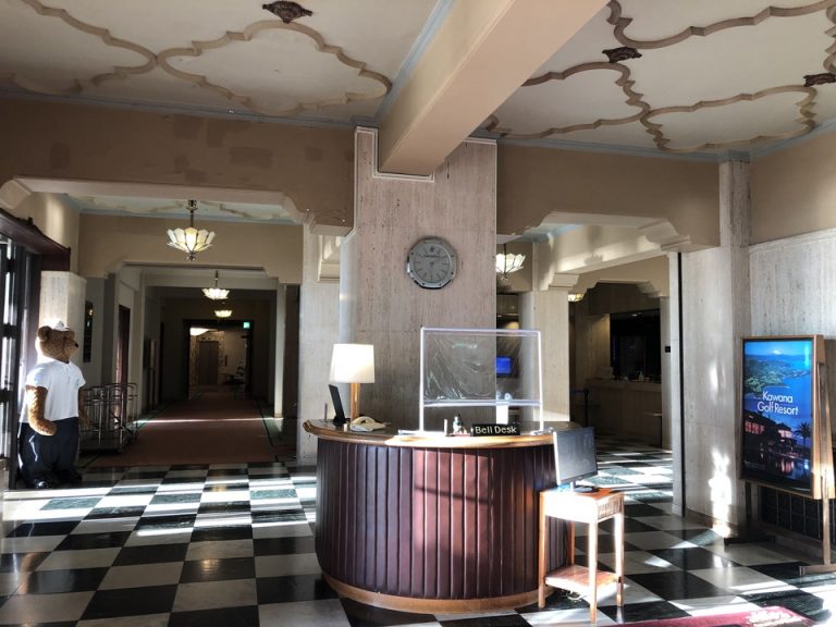 フロント・ロビー(2)