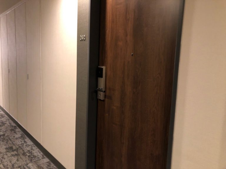 客室ドア