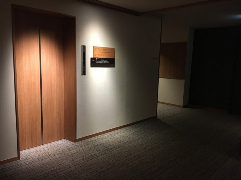 エレベーターホール フロント階