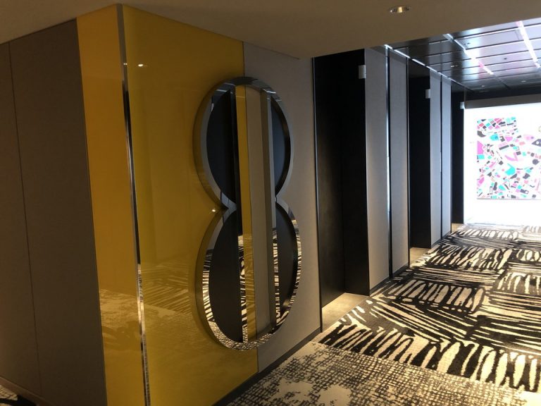 客室階エレベーターホール 8F(3)