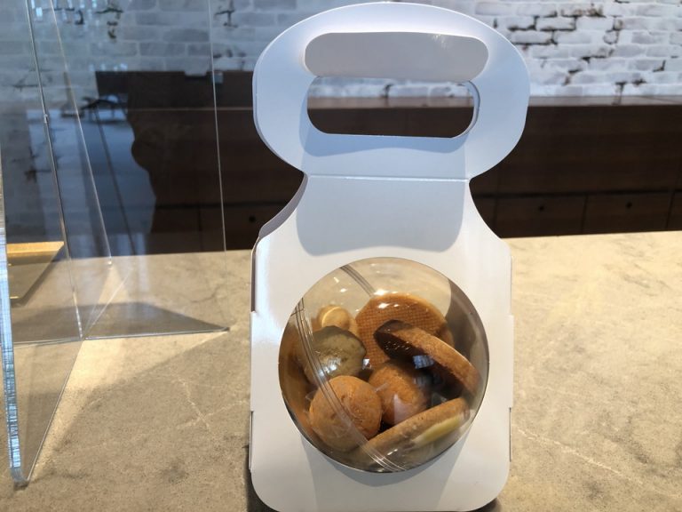 開業祝いのクッキー プレゼント チェックイン時