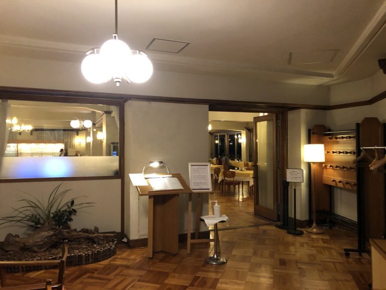 グリル B1F レストラン入り口