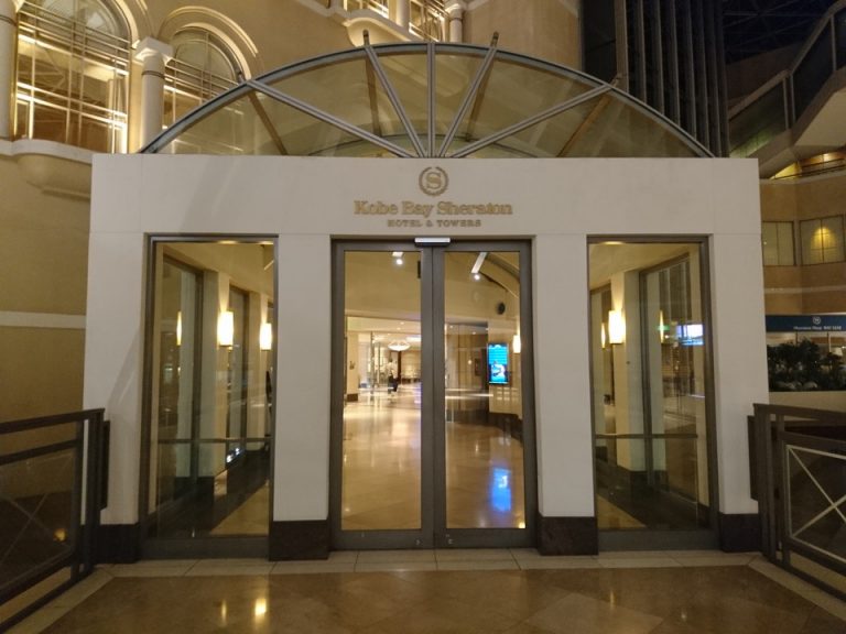 六甲ライナー、シェラトンスクエアから来た人の2階エントランス外観