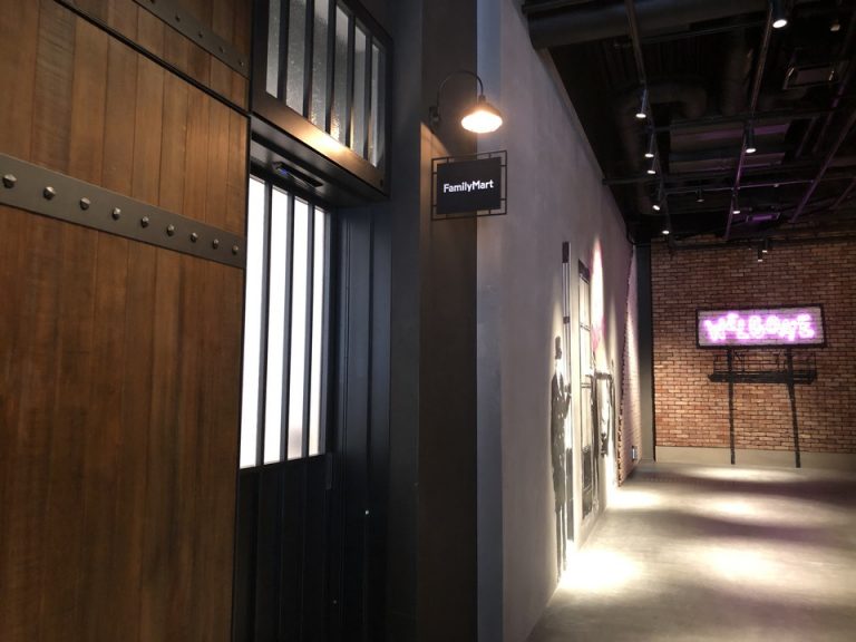 潮見駅から一番近いエントランスから入ってすぐ